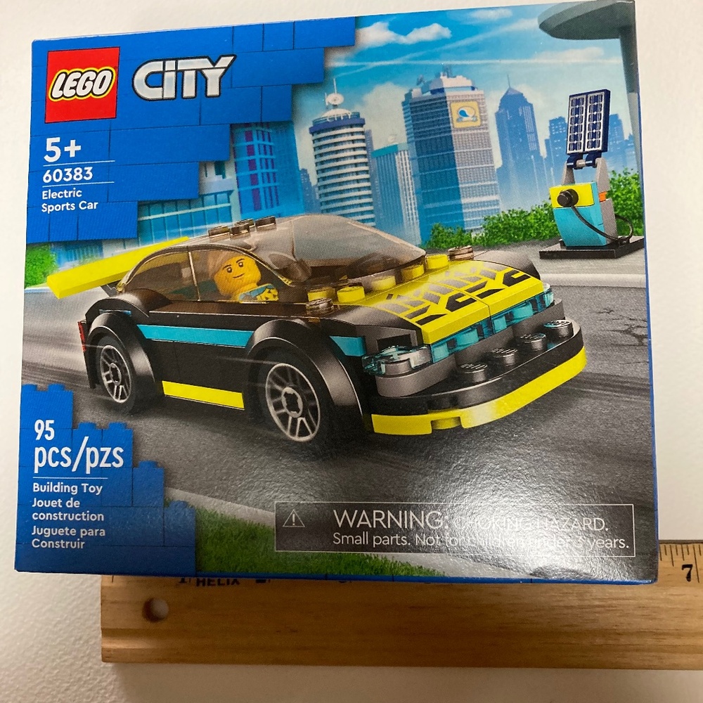 “HOST PICK” NEW LEGO City Electric Sports  Car age 5+